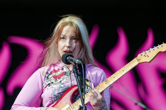 June 18, 2026, Northwich, United Kingdom: BETH JEANS HOUGHTON (Lead Vocals & Rhythm Guitar) Aka Du Blonde performing at Delamere Forest, Cheshire UK as part of the annual Forest Live summer concert series. Northwich United Kingdom  - ZUMAp211 20260618_aap_p211_040 Copyright: xAndyxVonxPipx