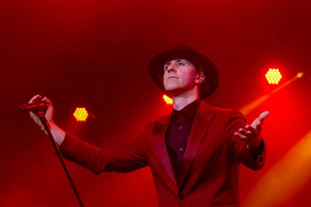 Paul Smith performs at the Isle of Wight festival in Newport, UK - 18 Jun 2026 Paul Smith, lead singer and songwriter with British rock band Maximo Park performing live on stage at Isle of Wight festival. Maxïmo Park are an English alternative rock band formed in 2000 in .The band currently consists of Paul Smith (lead vocals), Duncan Lloyd (guitar, bass, keyboards, backing vocals), and Tom English (drums) Newport United Kingdom Copyright: xDawnxFletcher-Parkx xSOPAxImagesx DSCF0021