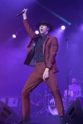 June 18, 2026, Newport, United Kingdom: Paul Smith, lead singer and songwriter with British rock band Maximo Park performing live on stage at Isle of Wight festival. MaxÃ¯mo Park are an English alternative rock band formed in 2000 in .The band currently consists of Paul Smith (lead vocals), Duncan Lloyd (guitar, bass, keyboards, backing vocals), and Tom English Newport United Kingdom  - ZUMAs197 20260618_aaa_s197_385 Copyright: xDawnxFletcher-Parkx