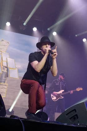 June 18, 2026, Newport, United Kingdom: Paul Smith, lead singer and songwriter with British rock band Maximo Park performing live on stage at Isle of Wight festival. MaxÃ¯mo Park are an English alternative rock band formed in 2000 in .The band currently consists of Paul Smith (lead vocals), Duncan Lloyd (guitar, bass, keyboards, backing vocals), and Tom English Newport United Kingdom  - ZUMAs197 20260618_aaa_s197_386 Copyright: xDawnxFletcher-Parkx
