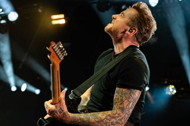 McFly play London s British Airways Arc, UK - 18 Jun 2026 Danny Jones seen performing live on stage with band McFly. McFly play London s newest entertainment venue British Airways Arc in Olympia. London United Kingdom Copyright: xBonniexBritainx xSOPAxImagesx FLY07987