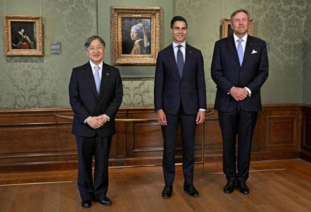 Japan s emperor in The Hague (From L) Emperor Naruhito of Japan, Dutch Prime Minister Rob Jetten and King Willem-Alexander of the Netherlands pose for a photo in front of Johannes Vermeer s Girl with a Pearl Earring at the Mauritshuis in The Hague, the Netherlands, on June 18, 2026, during the emperor s state visit.  A14AA0005619438P