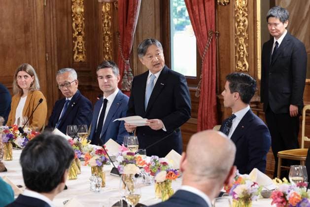 Japan s emperor in The Hague Emperor Naruhito of Japan (standing) delivers a speech during the luncheon hosted by Dutch Prime Minister Rob Jetten (R, sitting) at the Mauritshuis in The Hague, the Netherlands, on June 18, 2026, during the emperor s state visit.  A14AA0005619439P