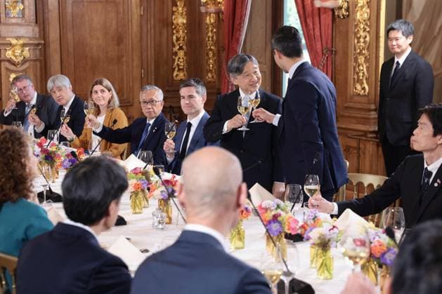 Japan s emperor in The Hague Emperor Naruhito (standing, L) of Japan and Dutch Prime Minister Rob Jetten (standing, R) toast during a luncheon hosted by the prime minister at the Mauritshuis in The Hague, the Netherlands, on June 18, 2026, during the emperor s state visit.  A14AA0005619440P