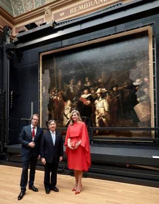 Japan s emperor in Amsterdam Emperor Naruhito (C) of Japan and Queen Maxima of the Netherlands pose for a photo in front of the Rembrandt s The Night Watch, which is currently undergoing restoration, at the Rijksmuseum in Amsterdam, the Netherlands, on June 18, 2026, during his state visit.  A14AA0005619442P