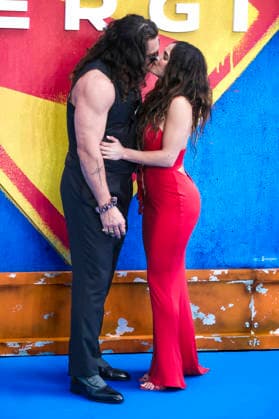Jason Momoa und Adria Arjona beim UK Sneak Peek Fan Event zum Kinofilm Supergirl im Cineworld Leicester Square. London, 18.06.2026 *** Jason Momoa and Adria Arjona at the UK Sneak Peek Fan Event for the movie Supergirl at Cineworld Leicester Square in London, June 18, 2026,detected_source_language Foto:xJ.xEdwardsx xFuturexImagex supergirl_london_6638