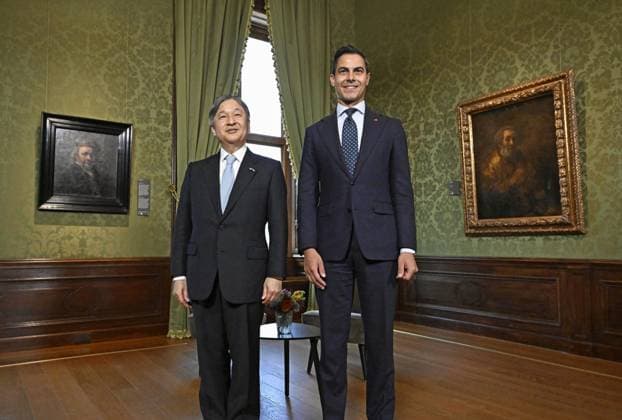 Japan s emperor in The Hague Emperor Naruhito of Japan and Dutch Prime Minister Rob Jetten pose for a photo at the Mauritshuis in The Hague, the Netherlands, on June 18, 2026, during the emperor s state visit.  A14AA0005619457P
