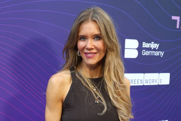 Laura Karasek attends the German Entertainment Award ceremony on June 18, 2026, in Cologne, Germany Deutscher Entertainment Award in Cologne, Germany *** Laura Karasek attends the German Entertainment Award ceremony on June 18, 2026, in Cologne, Germany German Entertainment Award in Cologne, Germany,detected_source_language