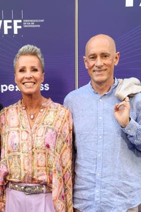 Sonja Zietlow and her husband Jens Oliver Haas attend the German Entertainment Award ceremony on June 18, 2026, in Cologne, Germany Deutscher Entertainment Award in Cologne, Germany *** Sonja Zietlow and her husband Jens Oliver Haas attend the German Entertainment Award ceremony on June 18, 2026, in Cologne, Germany German Entertainment Award in Cologne, Germany,detected_source_language