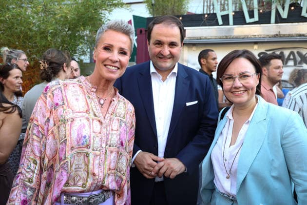 Sonja Zietlow, Nathanael Liminski and Michelle Muentefering attend the German Entertainment Award ceremony on June 18, 2026, in Cologne, Germany Deutscher Entertainment Award in Cologne, Germany *** Sonja Zietlow, Nathanael Liminski, and Michelle Muentefering attend the German Entertainment Award ceremony on June 18, 2026, in Cologne, Germany. German Entertainment Award in Cologne, Germany,detected_source_language
