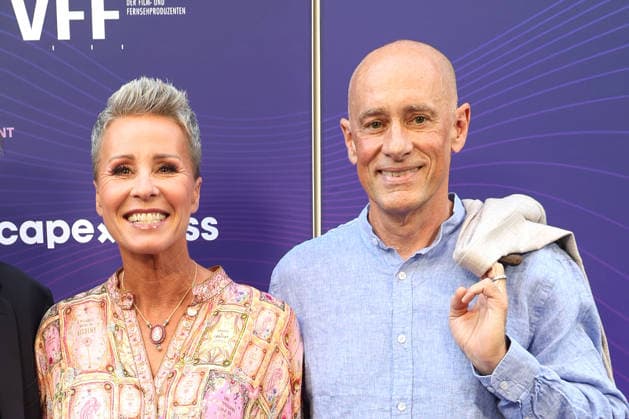 Sonja Zietlow and her husband Jens Oliver Haas attend the German Entertainment Award ceremony on June 18, 2026, in Cologne, Germany Deutscher Entertainment Award in Cologne, Germany *** Sonja Zietlow and her husband Jens Oliver Haas attend the German Entertainment Award ceremony on June 18, 2026, in Cologne, Germany German Entertainment Award in Cologne, Germany,detected_source_language