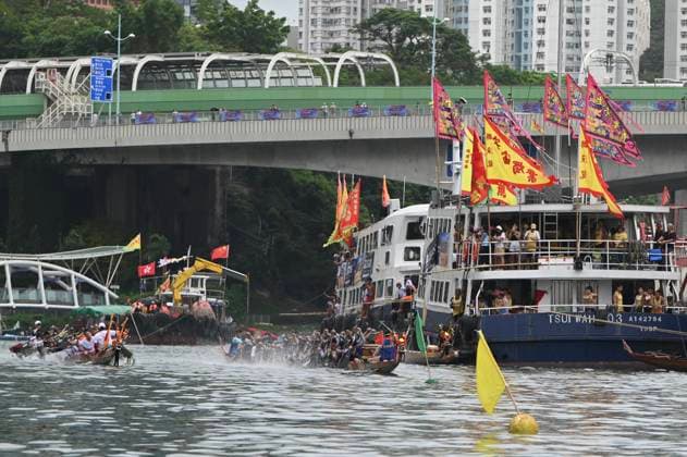 RECORD DATE NOT STATED HONG KONG-CULTURE DRAGON BOAT FESTIVAL Two dragon boats race in Aberdeen Promenade at Dragon Boat Festival (Tuen Ng festival), Hong Kong, June 19, 2026. NEXPHER Kobe Li Hong Kong