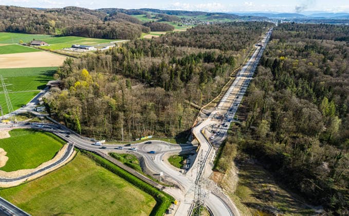 Drone footage of the major infrastructure construction site in G Glattfelden, Switzerland, 5th Apr 2025: Drone footage of the major construction site at the Chrüzstrasse roundabout. The expansion of Schaffhauserstrasse in the Zurich lowlands shows the current construction progress and the future traffic flow from above. *** Drone footage of the major infrastructure construction site in G Glattfelden, Switzerland, April 5, 2025. Drone footage of the major construction site at the Chrüzstrasse roundabout. The expansion of Schaffhauserstrasse in the Zurich lowlands shows the current construction progress and the future traffic flow from above.,detected_source_language Copyright: xAndreasxHaasx
