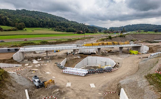 Drone footage of the major infrastructure construction site in G Glattfelden, Switzerland, 28th Sep 2025: Drone footage of the major construction site at the Chrüzstrasse roundabout. The expansion of Schaffhauserstrasse in the Zurich lowlands shows the current construction progress and the future traffic flow from above. *** Drone footage of the major infrastructure construction site in G Glattfelden, Switzerland, September 28, 2025. Drone footage of the major construction site at the Chrüzstrasse roundabout. The expansion of Schaffhauserstrasse in the Zurich lowlands shows the current construction progress and the future traffic flow from above.,detected_source_language Copyright: xAndreasxHaasx