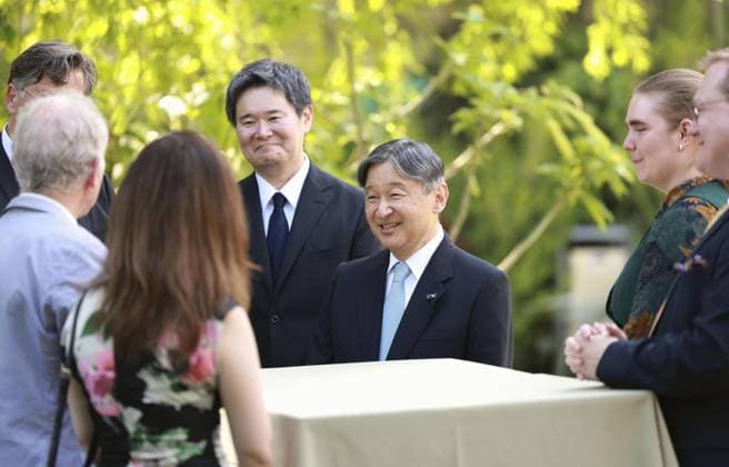 Japan s emperor in Leiden Emperor Naruhito (C) of Japan meets with students and faculty members of Leiden University in its Hortus botanicus, in Leiden, the Netherlands, on June 18, 2026, during his state visit. (Pool photo)  A14AA0005619462P