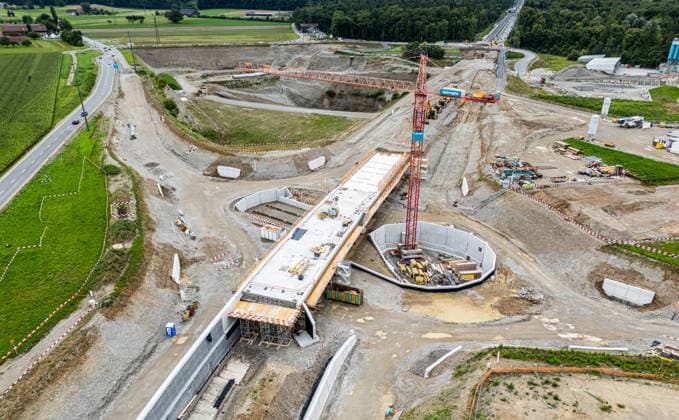 Drone footage of the major infrastructure construction site in G Glattfelden, Switzerland, 3rd Aug 2025: Drone footage of the major construction site at the Chrüzstrasse roundabout. The expansion of Schaffhauserstrasse in the Zurich lowlands shows the current construction progress and the future traffic flow from above. *** Drone footage of the major infrastructure construction site in G Glattfelden, Switzerland, August 3, 2025. Drone footage of the major construction site at the Chrüzstrasse roundabout. The expansion of Schaffhauserstrasse in the Zurich lowlands shows the current construction progress and the future traffic flow from above.,detected_source_language Copyright: xAndreasxHaasx