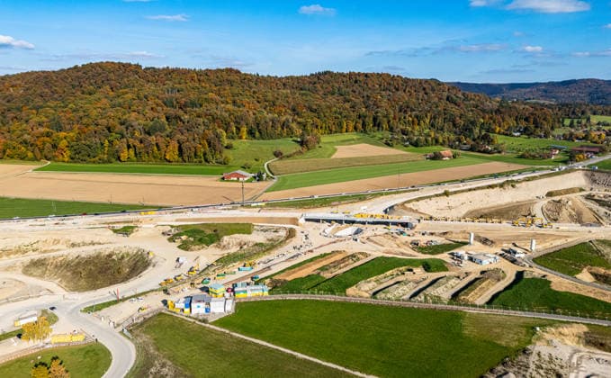 Drone footage of the major infrastructure construction site in G Glattfelden, Switzerland, 18th Oct 2025: Drone footage of the major construction site at the Chrüzstrasse roundabout. The expansion of Schaffhauserstrasse in the Zurich lowlands shows the current construction progress and the future traffic flow from above. *** Drone footage of the major infrastructure construction site in G Glattfelden, Switzerland, October 18, 2025. Drone footage of the major construction site at the Chrüzstrasse roundabout. The expansion of Schaffhauserstrasse in the Zurich lowlands shows the current construction progress and the future traffic flow from above.,detected_source_language Copyright: xAndreasxHaasx