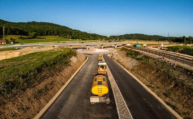 Drone footage of the major infrastructure construction site in G Glattfelden, Switzerland, 25th May 2026: Drone footage of the major construction site at the Chrüzstrasse roundabout. The expansion of Schaffhauserstrasse in the Zurich lowlands shows the current construction progress and the future traffic flow from above. *** Drone footage of the major infrastructure construction site in G Glattfelden, Switzerland, May 25, 2026. Drone footage of the major construction site at the Chrüzstrasse roundabout. The expansion of Schaffhauserstrasse in the Zurich lowlands shows the current construction progress and the future traffic flow from above.,detected_source_language Copyright: xAndreasxHaasx