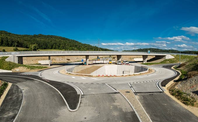 Drone footage of the major infrastructure construction site in G Glattfelden, Switzerland, 7th Jun 2025: Drone footage of the major construction site at the Chrüzstrasse roundabout. The expansion of Schaffhauserstrasse in the Zurich lowlands shows the current construction progress and the future traffic flow from above. *** Drone footage of the major infrastructure construction site in G Glattfelden, Switzerland, June 7, 2025. Drone footage of the major construction site at the Chrüzstrasse roundabout. The expansion of Schaffhauserstrasse in the Zurich lowlands shows the current construction progress and the future traffic flow from above.,detected_source_language Copyright: xAndreasxHaasx
