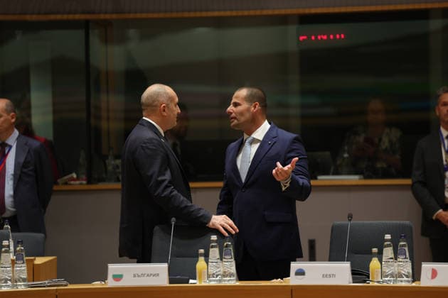 June 19, 2026, Brussels, Belgium, European Union: RUMEN RADEV, Prime Minister of Bulgaria, speaks with ROBERT ABELA, Prime Minister of Malta, before the roundtable session on the second and final day of the European Council summit in Brussels. Brussels European Union  - ZUMAo116 20260619_znp_o116_021 Copyright: xBiancaxOterox