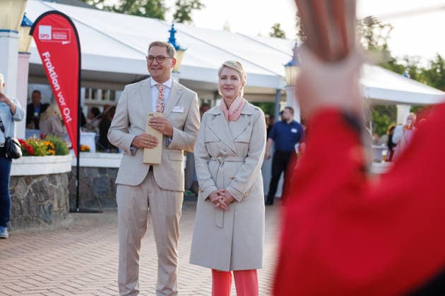 16.06.2026 - Die SPD-Landtagsfraktion von Mecklenburg-Vorpommern hatte zu einem kommunalpolitischen Abend nach Ueckermünde in die Strandhalle eingeladen. links Chef der Staatskanzlei, Staatssekretär Patrick Dahlemann (SPD) mit Minister­präsidentin des Landes Mecklenburg-Vorpommern Manuela Schwesig (SPD) Seebad Ueckermünde Mecklenburg-Vorpommern Deutschland *** June 16, 2026 The SPD state parliamentary group of Mecklenburg-Western Pomerania had invited guests to an evening event on local politics at the Strandhalle in Ueckermünde. Pictured on the left is the Head of the State Chancellery, State Secretary Patrick Dahlemann (SPD) with Manuela Schwesig (SPD), Minister-President of Mecklenburg-Western Pomerania, in the seaside resort of Uec