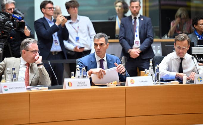 European Union Leaders’ Summit in Brussels BRUSSELS, BELGIUM - JUNE 19: Spanish Prime Minister Pedro Sanchez (C), Belgian Prime Minister Bart De Wever (L), and Swedish Prime Minister Ulf Kristersson (R) attend the European Union (EU) Leaders’ Summit continues on its second day in Brussels, the capital of Belgium, on June 19, 2026. Dursun Aydemir Anadolu Brussels Belgium. Editorial use only. Please get in touch for any other usage.  Copyright: x2026xAnadoluxDursunxAydemirx