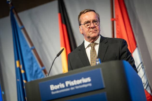 News Bilder des Tages Abschlusspressekonferenz im Hamburger CCH - Boris Pistorius (SPD), Verteidigungsminister;Innenministerkonferenz IMK 2026 in Hamburg Ständige Konferenz der Innenministerinnen und Innenminister der Länder - Ständige Konferenz der Innenminister und -senatoren der Länder, Hamburg Hamburg Deutschland CCH *** Closing press conference at the CCH in Hamburg; Boris Pistorius (SPD), Minister of Defense; Conference of Interior Ministers (IMK) 2026 in Hamburg; Standing Conference of State Interior Ministers; Standing Conference of State Interior Ministers and Senators, Hamburg, Germany, CCH,detected_source_language