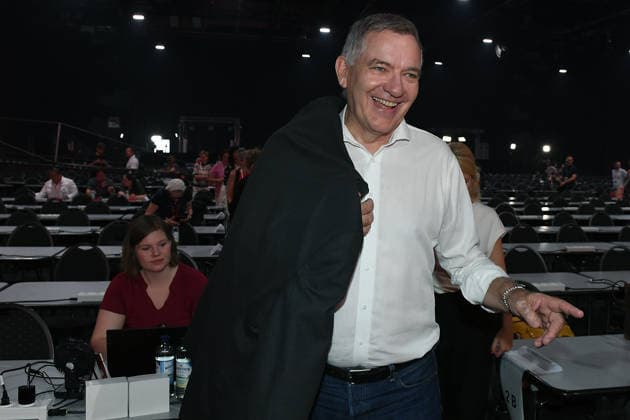 10. Bundesparteitag der Partei Die Linke am 19.06.2026 in der Metropolis Halle in Potsdam Hallenrundgang mit den Parteivorsitzenden Jan van Aken ( Parteivorsitzender Die Linke ) *** 10th National Party Convention of Die Linke on June 19, 2026, at the Metropolis Halle in Potsdam; tour of the venue with party chair Jan van Aken, chair of Die Linke,detected_source_language xRx