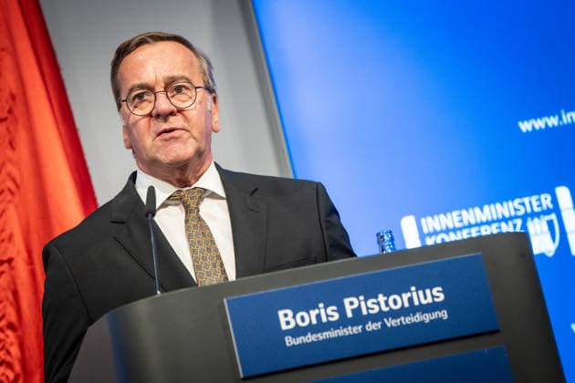 Abschlusspressekonferenz im Hamburger CCH -;Innenministerkonferenz IMK 2026 in Hamburg Ständige Konferenz der Innenministerinnen und Innenminister der Länder - Ständige Konferenz der Innenminister und -senatoren der Länder, Hamburg Hamburg Deutschland CCH *** Closing Press Conference at the CCH in Hamburg; Conference of Interior Ministers (IMK) 2026 in Hamburg; Standing Conference of the Interior Ministers of the Federal States; Standing Conference of the Interior Ministers and Senators of the Federal States, Hamburg, Germany, CCH,detected_source_language
