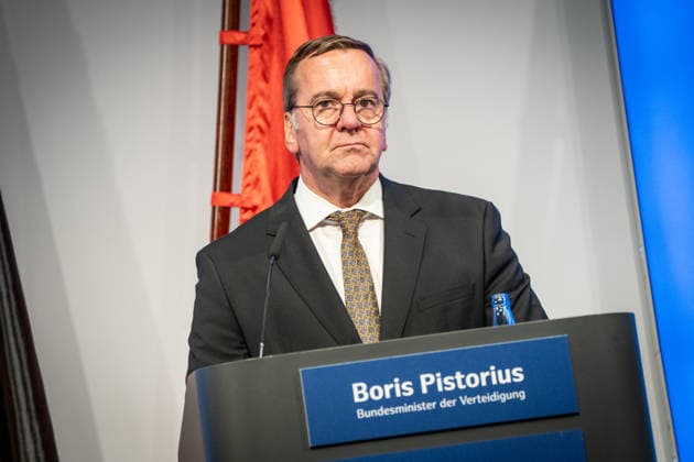 Abschlusspressekonferenz im Hamburger CCH -;Innenministerkonferenz IMK 2026 in Hamburg Ständige Konferenz der Innenministerinnen und Innenminister der Länder - Ständige Konferenz der Innenminister und -senatoren der Länder, Hamburg Hamburg Deutschland CCH *** Closing Press Conference at the CCH in Hamburg; Conference of Interior Ministers (IMK) 2026 in Hamburg; Standing Conference of the Interior Ministers of the Federal States; Standing Conference of the Interior Ministers and Senators of the Federal States, Hamburg, Germany, CCH,detected_source_language