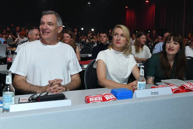 10. Bundesparteitag der Partei Die Linke am 19.06.2026 in der Metropolis Halle in Potsdam Jan van Aken ( Parteivorsitzender Die Linke ), links - Ines Schwerdtner ( Parteivorsitzende Die Linke ), mitte - Heidi Reichinnek ( Vorsitzende der Fraktion Die Linke im Bundestag ), rechts *** 10th National Party Convention of Die Linke on June 19, 2026, at the Metropolis Halle in Potsdam xRx