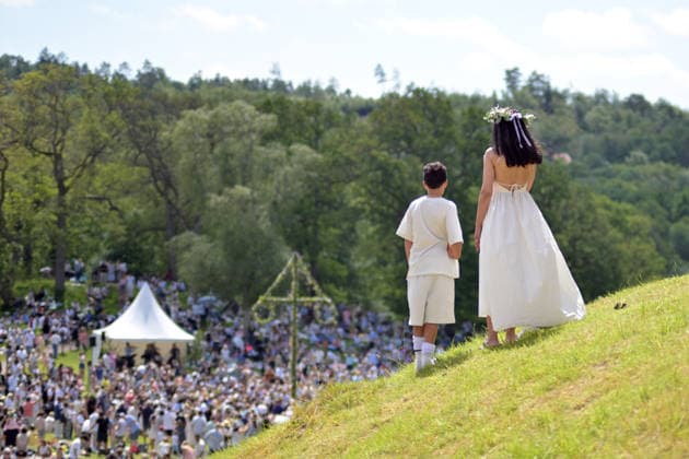 News Bilder des Tages GÖTEBORG, SVERIGE 20260619 Midsommarfirande vid Gunnebo slott och trädgardar i Mölndal utanför Göteborg med dans runt majstangen. GÖTEBORG SVERIGE x9200x *** GOTHENBURG, SWEDEN 20260619 Midsummer celebrations at Gunnebo Castle and Gardens in Mölndal, outside Gothenburg, featuring dancing around the maypole GOTHENBURG SWEDEN x9200x,detected_source_language  Copyright: xHannaxBrunlöf TTx MIDSOMMARFIRANDE 2026 RTx_yNMHP48