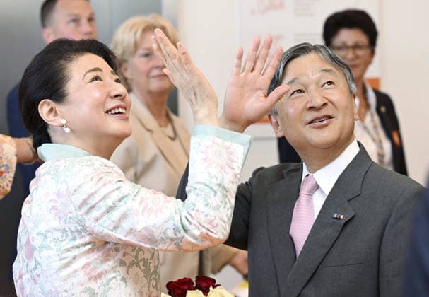 Japan s imperial couple visit children s cancer hospital in Utrecht Japan s Emperor Naruhito and Empress Masako wave as they are greeted upon arriving at a hospital for child cancer patients in Utrecht, the Netherlands, on June 19, 2026. (Pool photo)  A14AA0005619473P