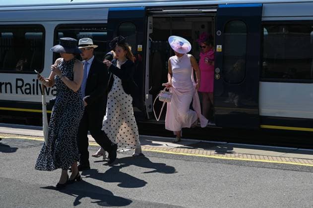 Royal Ascot 2026 BERKSHIRE, UNITED KINGDOM - JUNE 19: Visitors, wearing elaborate hats and elegant outfits, attend the fourth day of the traditional Royal Ascot horse racing event, held in the United Kingdom since 1711, at Ascot Racecourse in Berkshire, United Kingdom on June 19, 2026. Rasid Necati Aslim Anadolu London United Kingdom. Editorial use only. Please get in touch for any other usage.  Copyright: x2026xAnadoluxRasidxNecatixAslimx