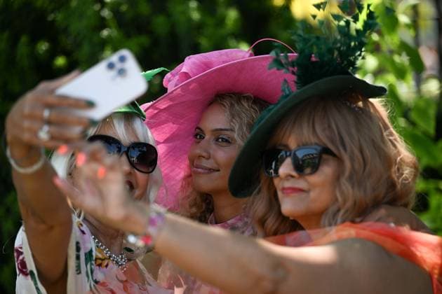 Royal Ascot 2026 BERKSHIRE, UNITED KINGDOM - JUNE 19: Visitors, wearing elaborate hats and elegant outfits, attend the fourth day of the traditional Royal Ascot horse racing event, held in the United Kingdom since 1711, at Ascot Racecourse in Berkshire, United Kingdom on June 19, 2026. Rasid Necati Aslim Anadolu London United Kingdom. Editorial use only. Please get in touch for any other usage.  Copyright: x2026xAnadoluxRasidxNecatixAslimx