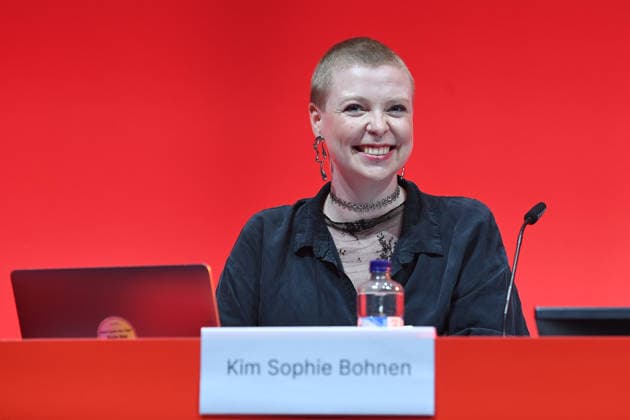 10. Bundesparteitag der Partei Die Linke am 19.06.2026 in der Metropolis Halle in Potsdam Kim Sophie Bohnen ( Direktkandidatin für Die Linke Heidelberg zur Landtagswahl 2026 ) *** 10th National Party Convention of Die Linke on June 19, 2026, at the Metropolis Halle in Potsdam; Kim Sophie Bohnen, direct candidate for Die Linke Heidelberg in the 2026 state legislative election,detected_source_language xRx