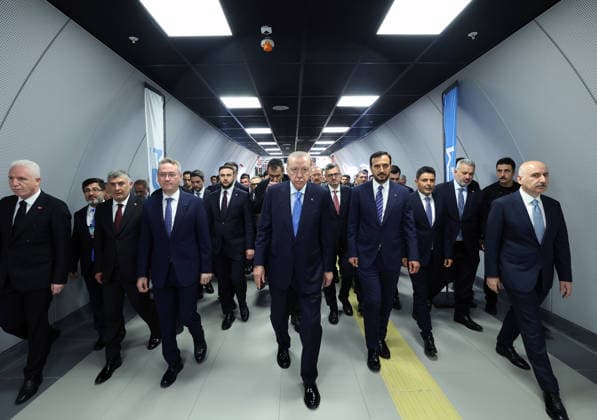 News Bilder des Tages Turkish President Recep Tayyip Erdogan ISTANBUL, TURKIYE - JUNE 19: (----EDITORIAL USE ONLY - MANDATORY CREDIT - TURKISH PRESIDENCY MUSTAFA KAMACI HANDOUT - NO MARKETING NO ADVERTISING CAMPAIGNS - DISTRIBUTED AS A SERVICE TO CLIENTS----) Turkish President Recep Tayyip Erdogan attends the opening ceremony of Halkali-Istanbul Airport Metro Line at Kayasehir Metro Station in Istanbul, Turkiye on June 19, 2026. TCCB Mustafa Kamaci Anadolu Istanbul Turkey. Editorial use only. Please get in touch for any other usage.  Copyright: x2026xAnadoluxTCCBx xMustafaxKamacix
