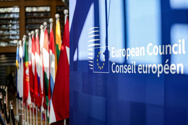 June 19, 2026, Brussels, Belgium, European Union: European Council sign and the row of flags at main entrance and diplomatic welcoming walkway. Brussels European Union - ZUMAo116 20260619_znp_o116_027 Copyright: xBiancaxOterox