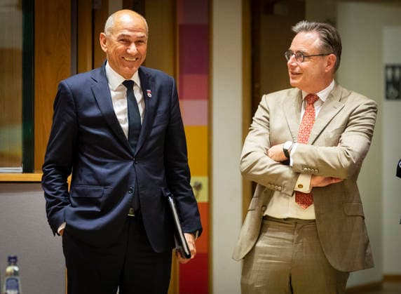 Janez Jansa and Bart De Wever (D). European heads of state gathered on the second day of the European summit in the Belgian capital. - 19 06 2026 - Belgium Brussels Brussels -  NicolasxLandemardx xLexPictorium LePictorium_0336750