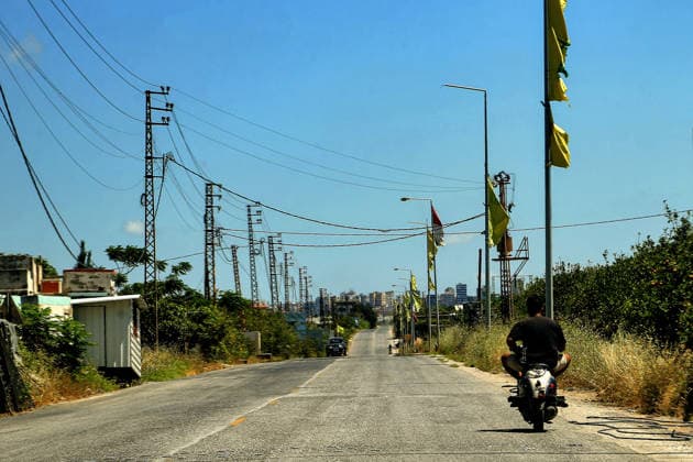 June 19, 2026, Qlalieh, Qlaileh, Lebanon: A lone motorist drives in a empty highway that links the southern devastated southern Lebanese devastated village of Qlaileh to the port city of Tyre. Scores of Lebanese who returned to their villages early this week again fled the south to safer areas following overnight Israeli heavy air strikes that left 18 people killed, the country s health ministry has said - while the Israeli military says four of its soldiers were also killed. The heavy attacks come a day after the US and Iran signed a deal aimed at ending the conflict in the Middle East, including a permanent cessation of hostilities in Lebanon. Qlalieh Lebanon - ZUMAn313 20260619_zip_n313_015 Copyright: xMarwanxNaamanix