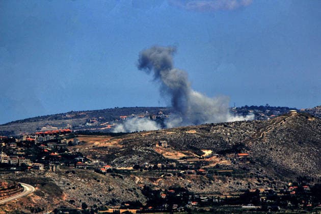 News Bilder des Tages June 19, 2026, Arabsaleem, Arabsaleem, Lebanon: Smoke of Israeli air strike billows from the southern Lebanese village of Arabsaleem. Israeli heavy air strikes that left 47 people killed, the country s health ministry has said - while the Israeli military says four of its soldiers were also killed. Scores of Lebanese who returned to their villages early this week again fled the south to safer areas. The heavy attacks come a day after the US and Iran signed a deal aimed at ending the conflict in the Middle East, including a permanent cessation of hostilities in Lebanon. Arabsaleem Lebanon - ZUMAn313 20260619_zip_n313_021 Copyright: xMarwanxNaamanix