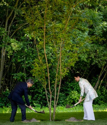 19-06-2026 Amsterdam Emperor Naruhito of Japan and Empress Masako planting a cherry tree in the Blossom Park in the Amsterdam Forest on the 3rd and last day of the 3 day statevisit to the Netherlands. Â  Copyright: xPPEx