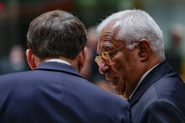 June 19, 2026, Brussels, Belgium, European Union: EMMANUEL MACRON, President of France, and ANTONIO COSTA, President of the European Council, speak closely inside the European Council ahead of the roundtable session on the second and final day of the summit in Brussels. Brussels European Union - ZUMAo116 20260619_znp_o116_079 Copyright: xBiancaxOterox