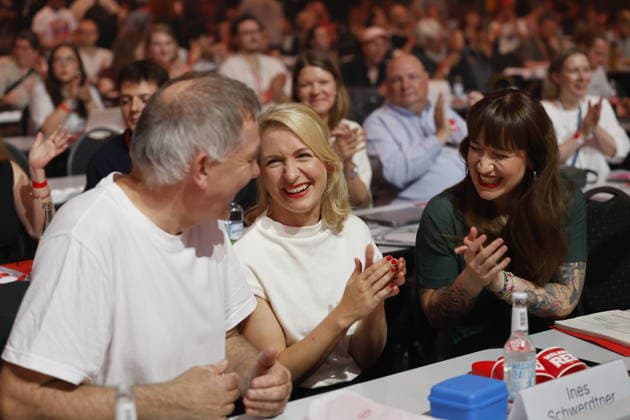 Jan van Aken, Ines Schwerdtner, Heidi Reichinnek; 10. Bundesparteitag der Partei Die Linke, am 19.06.2026 in Potsdam, (Metropolhalle), Deutschland *** Jan van Aken, Ines Schwerdtner, Heidi Reichinnek 10th National Party Convention of Die Linke, June 19, 2026, in Potsdam, Metropolhalle, Germany,detected_source_language