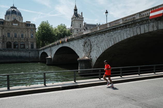 The Heat Wave Is Increasing In Paris A man jogs on the banks of the Seine in Paris, France, on June 19, 2026. A heatwave affects France and is expected to continue for several days, with temperatures anticipated to reach up to 40?C in some areas on June 21, the first day of summer. Paris France  Copyright: xJeromexGillesx originalFilename: chobeaux-notitle260619_npB1M.jpg