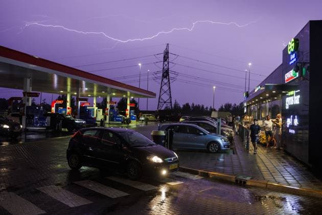 MUIDEN, The Netherlands, 2026-06-19 22:58:39 MUIDEN, 19-06-2026, Severe weather with heavy thunderstorms, heavy rain and strong gusts of wind over the Esso Honswijck gas station. Photo: NLBeeld Robert Meerding Credit: NL Beeld Robert Meerding Inc  Copyright: xx x