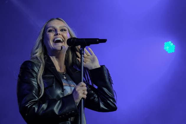 Perrie performs at the Isle of Wight festival in Newport, UK - 19 Jun 2026 English singer songwriter Perrie Louise Edwards known professionally as Perrie performing live on stage at the Isle of Wight festival. Her music career began when she auditioned for The X Factor UK, and joined the line up for Little Mix. She launched her career as a solo artist in 2024 Newport United Kingdom Copyright: xDawnxFletcher-Parkx xSOPAxImagesx DSCF4486