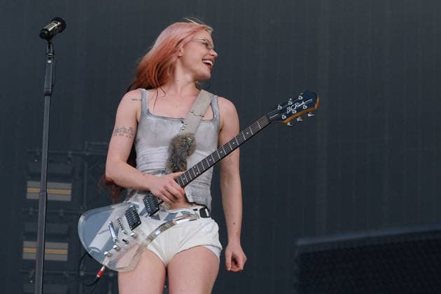 Wet Leg performs at the Isle of Wight festival in Newport, UK - 19 Jun 2026 British singer songwriter Rhian Louise Teasdale performing live on stage with Wet Leg at the Isle of Wight festival. Wet Leg are an English indie rock band from the Isle of Wight, founded in 2019. They won Best New Artist and Best British Group at the 2023 Brit Awards Newport United Kingdom Copyright: xDawnxFletcher-Parkx xSOPAxImagesx DSCF4436