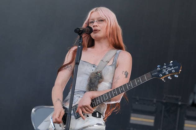 Wet Leg performs at the Isle of Wight festival in Newport, UK - 19 Jun 2026 British singer songwriter Rhian Louise Teasdale performing live on stage with Wet Leg at the Isle of Wight festival. Wet Leg are an English indie rock band from the Isle of Wight, founded in 2019. They won Best New Artist and Best British Group at the 2023 Brit Awards Newport United Kingdom Copyright: xDawnxFletcher-Parkx xSOPAxImagesx DSCF4449