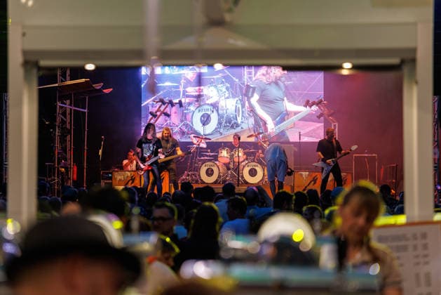 Johannisnacht, Mainz, 19.06.2026 Auf dem Domplatz unterhält auf der Rockland Radio Bühnen eine Rockband die Festbesucher Impressionen von der Mainzer Johannisnacht in der Mainzer Innenstadt, Aktuelles Zeitgeschehen, Rheinland-Pfalz, Mainzer Johannisnacht in Mainz am 19.06.2026 Mainz Innenstadt Rheinland-Pfalz Deutschland *** St. Johns Night, Mainz, June 19, 2026 On Cathedral Square, a rock band entertains festivalgoers on the Rockland Radio stage. Scenes from St. Johns Night in downtown Mainz, current events, Rhineland-Palatinate, Mainz St. John’s Night in Mainz on June 19, 2026; downtown Mainz; Rhineland-Palatinate; Germany,detected_source_language Copyright: xStephanxHahnex
